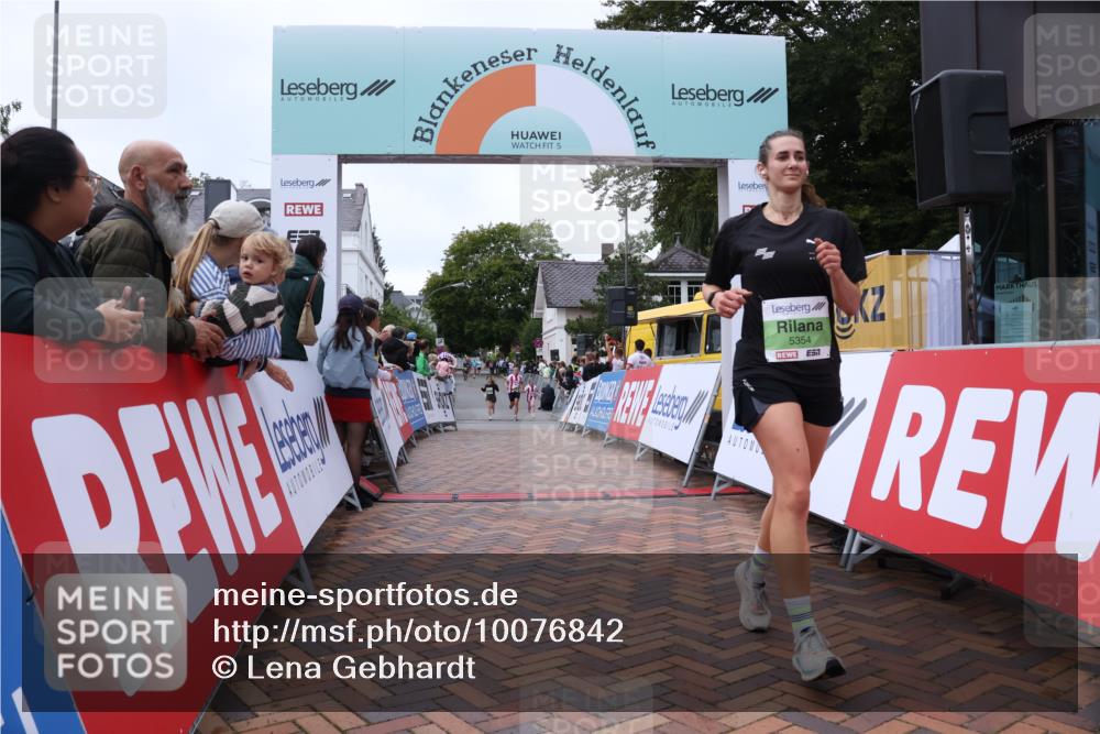 30.08.2026 - Blankeneser Heldenlauf Lena Gebhardt http://msf.ph/oto/10076842 30.08.2026 10:31:54 Ziel 5057, 5141, 5155, 5170, 5171, 5354, 5496, 5885, 5892 meine-sportfotos.de
