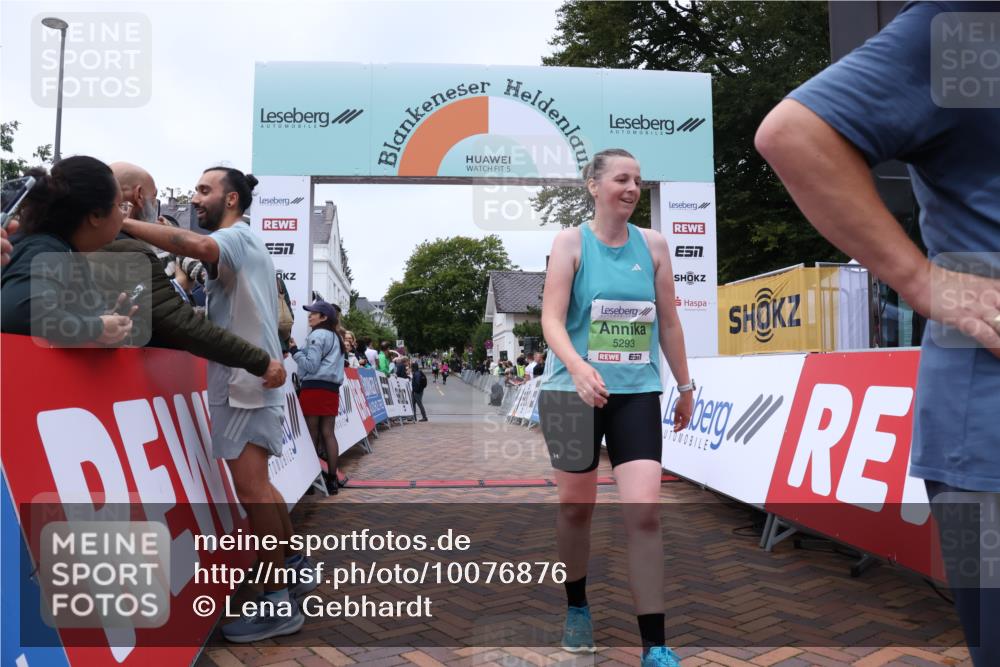 30.08.2026 - Blankeneser Heldenlauf Lena Gebhardt http://msf.ph/oto/10076876 30.08.2026 10:32:26 Ziel 5073, 5138, 5293, 5557 meine-sportfotos.de