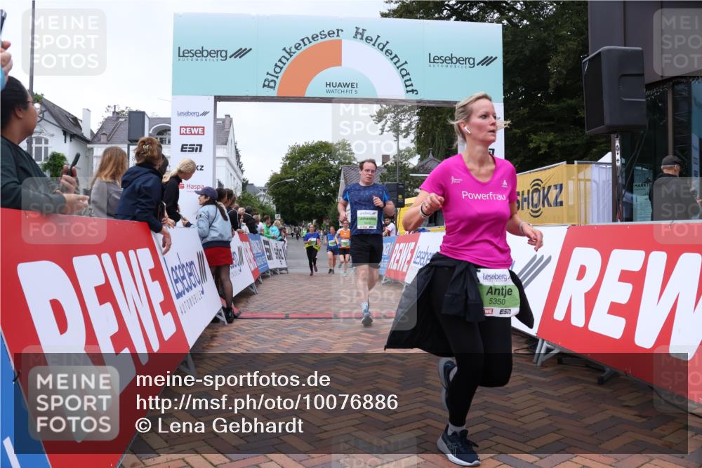 30.08.2026 - Blankeneser Heldenlauf Lena Gebhardt http://msf.ph/oto/10076886 30.08.2026 10:32:43 Ziel 5212, 5350, 5530, 5717 meine-sportfotos.de