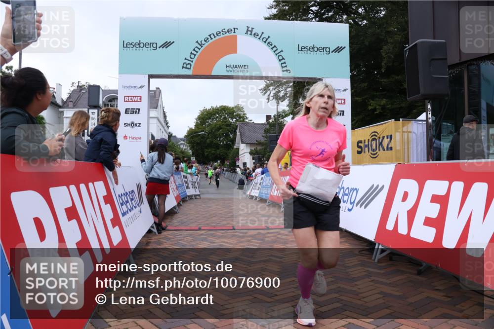 30.08.2026 - Blankeneser Heldenlauf Lena Gebhardt http://msf.ph/oto/10076900 30.08.2026 10:32:52 Ziel 5003, 5530, 5692, 5717 meine-sportfotos.de