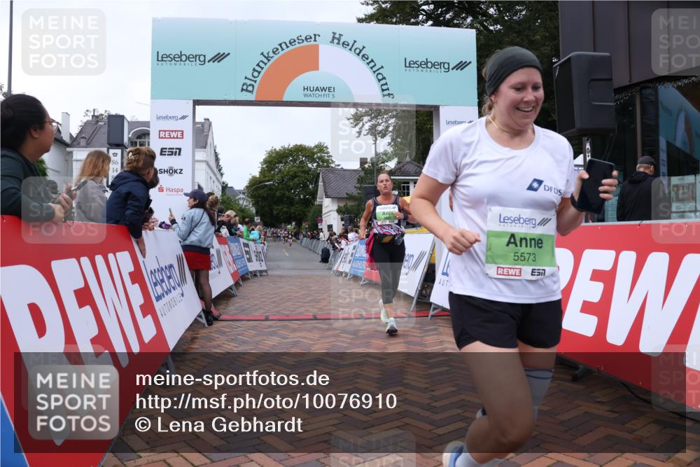 30.08.2026 - Blankeneser Heldenlauf Lena Gebhardt http://msf.ph/oto/10076910 30.08.2026 10:33:05 Ziel 5046, 5113, 5500, 5573, 5748 meine-sportfotos.de