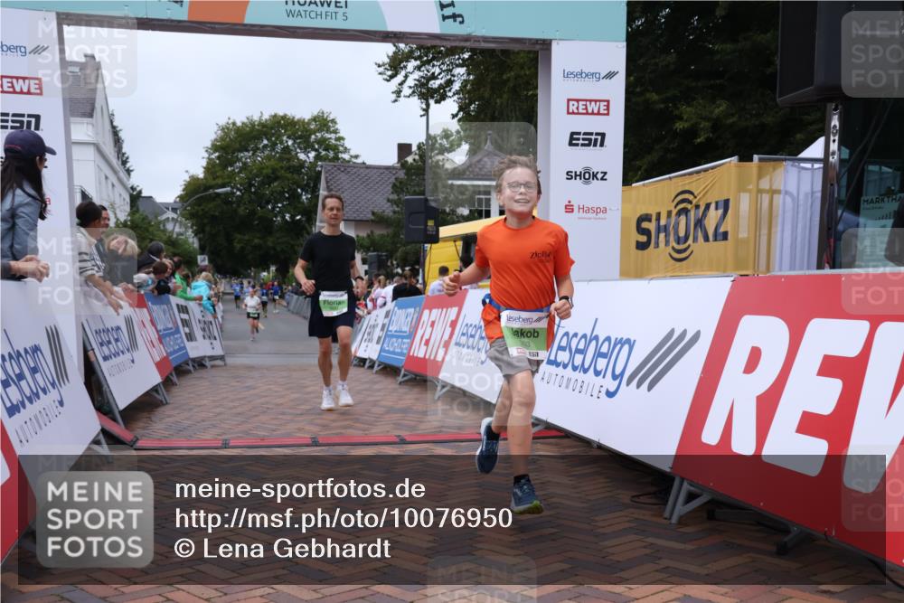 30.08.2026 - Blankeneser Heldenlauf Lena Gebhardt http://msf.ph/oto/10076950 30.08.2026 10:33:54 Ziel 5631, 5633, 5664, 5665 meine-sportfotos.de