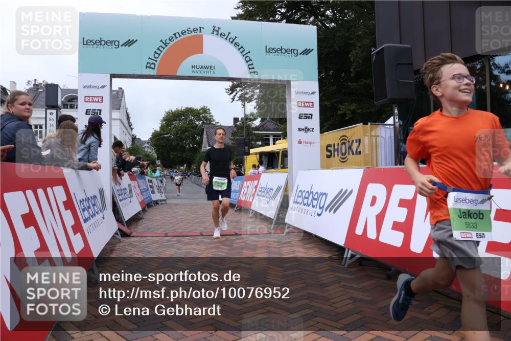 30.08.2026 - Blankeneser Heldenlauf Lena Gebhardt http://msf.ph/oto/10076952 30.08.2026 10:33:55 Ziel 5631, 5633, 5664, 5665 meine-sportfotos.de