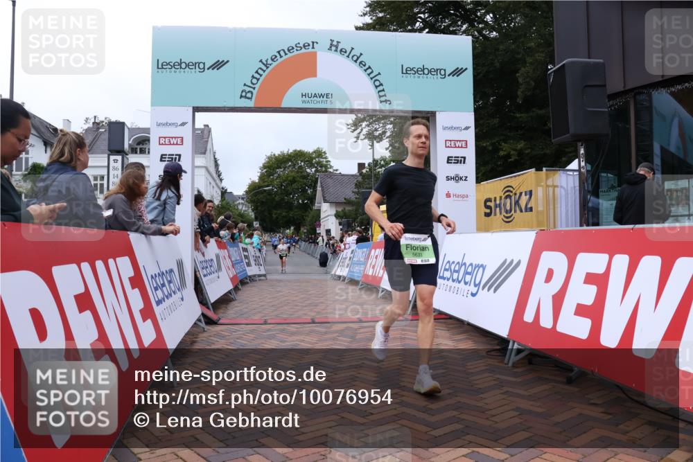 30.08.2026 - Blankeneser Heldenlauf Lena Gebhardt http://msf.ph/oto/10076954 30.08.2026 10:33:56 Ziel 5631, 5633, 5664 meine-sportfotos.de