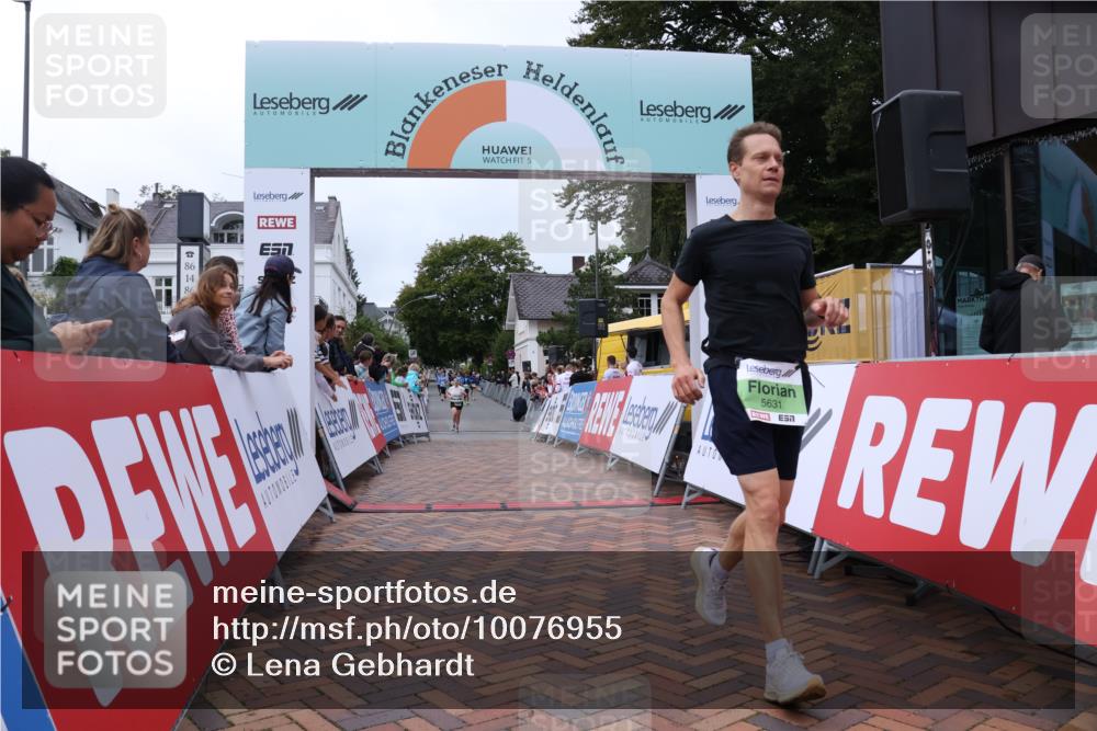 30.08.2026 - Blankeneser Heldenlauf Lena Gebhardt http://msf.ph/oto/10076955 30.08.2026 10:33:56 Ziel 5631, 5633, 5664 meine-sportfotos.de