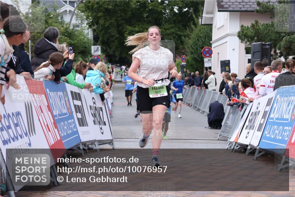 30.08.2026 - Blankeneser Heldenlauf Lena Gebhardt http://msf.ph/oto/10076957 30.08.2026 10:34:01 Ziel 5631, 5633, 5819 meine-sportfotos.de