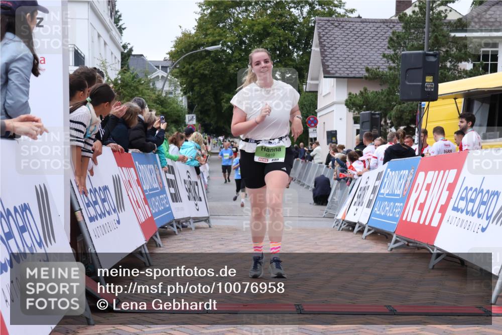 30.08.2026 - Blankeneser Heldenlauf Lena Gebhardt http://msf.ph/oto/10076958 30.08.2026 10:34:02 Ziel 5631, 5633, 5819 meine-sportfotos.de