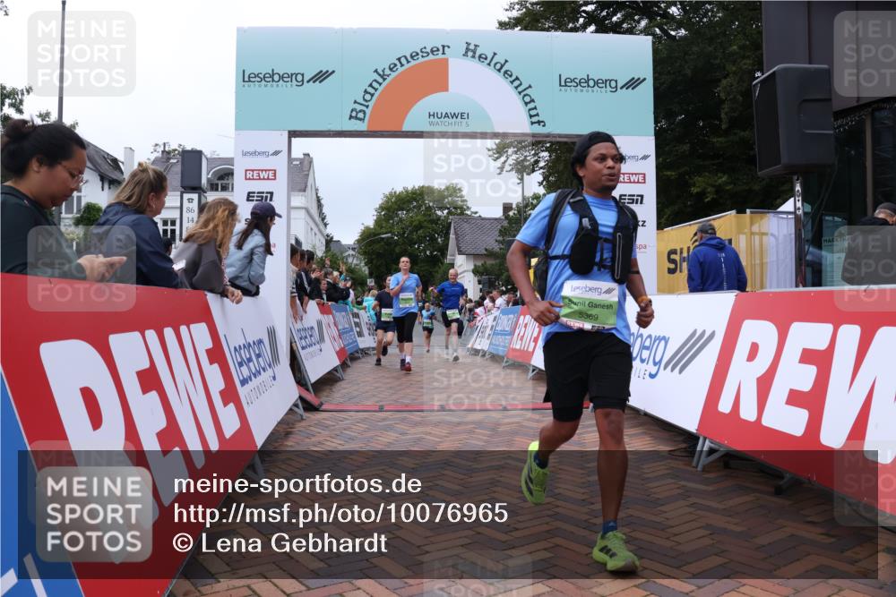 30.08.2026 - Blankeneser Heldenlauf Lena Gebhardt http://msf.ph/oto/10076965 30.08.2026 10:34:09 Ziel 5211, 5294, 5337, 5369, 5819 meine-sportfotos.de