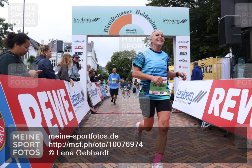 30.08.2026 - Blankeneser Heldenlauf Lena Gebhardt http://msf.ph/oto/10076974 30.08.2026 10:34:16 Ziel 5211, 5256, 5294, 5337, 5369, 5454, 5700 meine-sportfotos.de