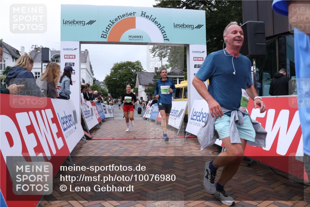 30.08.2026 - Blankeneser Heldenlauf Lena Gebhardt http://msf.ph/oto/10076980 30.08.2026 10:34:21 Ziel 5256, 5370, 5403, 5454, 5486, 5488, 5700 meine-sportfotos.de