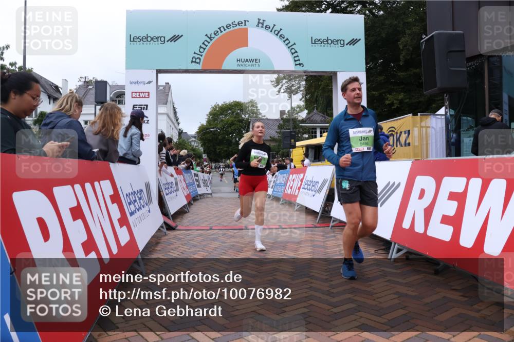 30.08.2026 - Blankeneser Heldenlauf Lena Gebhardt http://msf.ph/oto/10076982 30.08.2026 10:34:22 Ziel 5256, 5370, 5403, 5454, 5486, 5488, 5700 meine-sportfotos.de
