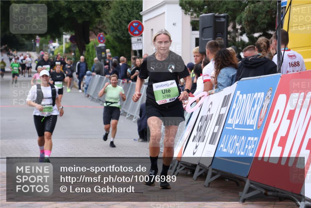 30.08.2026 - Blankeneser Heldenlauf Lena Gebhardt http://msf.ph/oto/10076989 30.08.2026 10:34:28 Ziel 5370, 5403, 5454, 5486, 5488, 5788 meine-sportfotos.de
