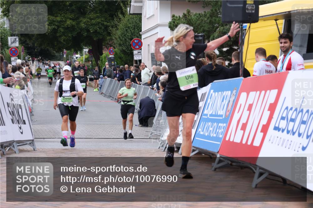 30.08.2026 - Blankeneser Heldenlauf Lena Gebhardt http://msf.ph/oto/10076990 30.08.2026 10:34:29 Ziel 5370, 5403, 5486, 5488, 5788 meine-sportfotos.de
