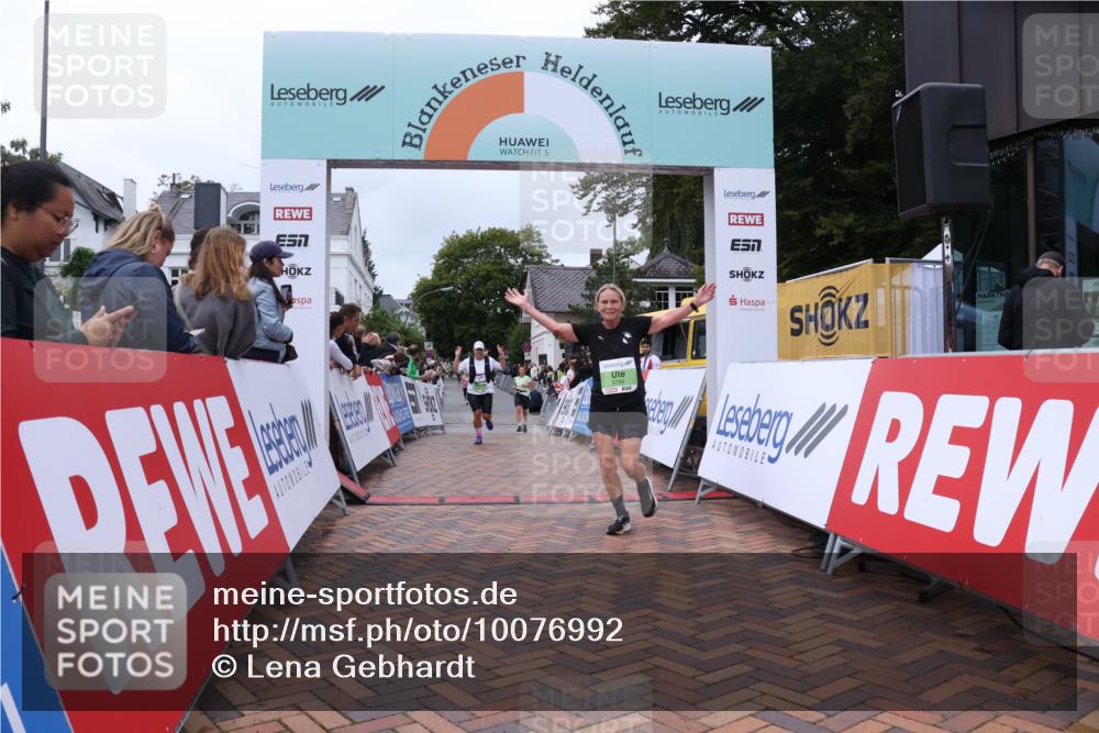30.08.2026 - Blankeneser Heldenlauf Lena Gebhardt http://msf.ph/oto/10076992 30.08.2026 10:34:31 Ziel 5370, 5373, 5488, 5788 meine-sportfotos.de