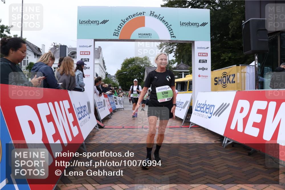 30.08.2026 - Blankeneser Heldenlauf Lena Gebhardt http://msf.ph/oto/10076994 30.08.2026 10:34:33 Ziel 5302, 5370, 5373, 5488, 5788 meine-sportfotos.de