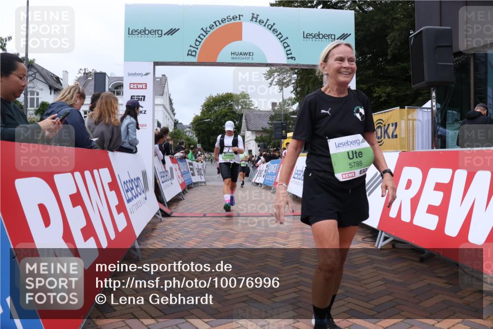 30.08.2026 - Blankeneser Heldenlauf Lena Gebhardt http://msf.ph/oto/10076996 30.08.2026 10:34:33 Ziel 5302, 5370, 5373, 5488, 5788 meine-sportfotos.de