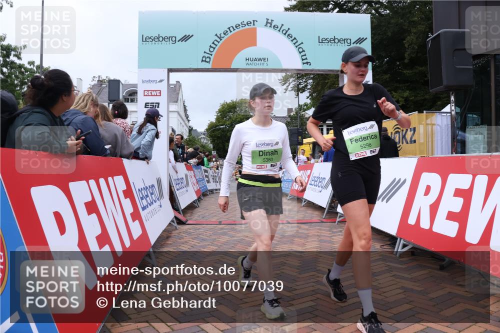 30.08.2026 - Blankeneser Heldenlauf Lena Gebhardt http://msf.ph/oto/10077039 30.08.2026 10:35:12 Ziel 5298, 5376, 5380, 5540, 5694 meine-sportfotos.de