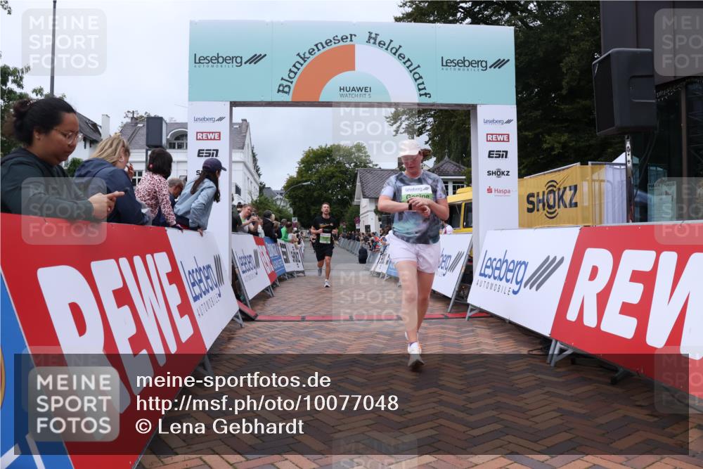 30.08.2026 - Blankeneser Heldenlauf Lena Gebhardt http://msf.ph/oto/10077048 30.08.2026 10:35:23 Ziel 5017, 5387, 5789 meine-sportfotos.de