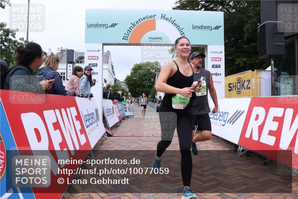 30.08.2026 - Blankeneser Heldenlauf Lena Gebhardt http://msf.ph/oto/10077059 30.08.2026 10:35:34 Ziel 5374, 5562, 5890 meine-sportfotos.de