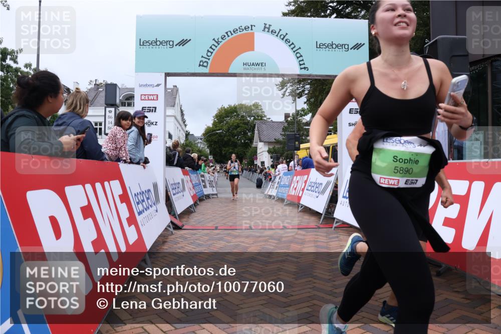 30.08.2026 - Blankeneser Heldenlauf Lena Gebhardt http://msf.ph/oto/10077060 30.08.2026 10:35:34 Ziel 5374, 5562, 5890 meine-sportfotos.de