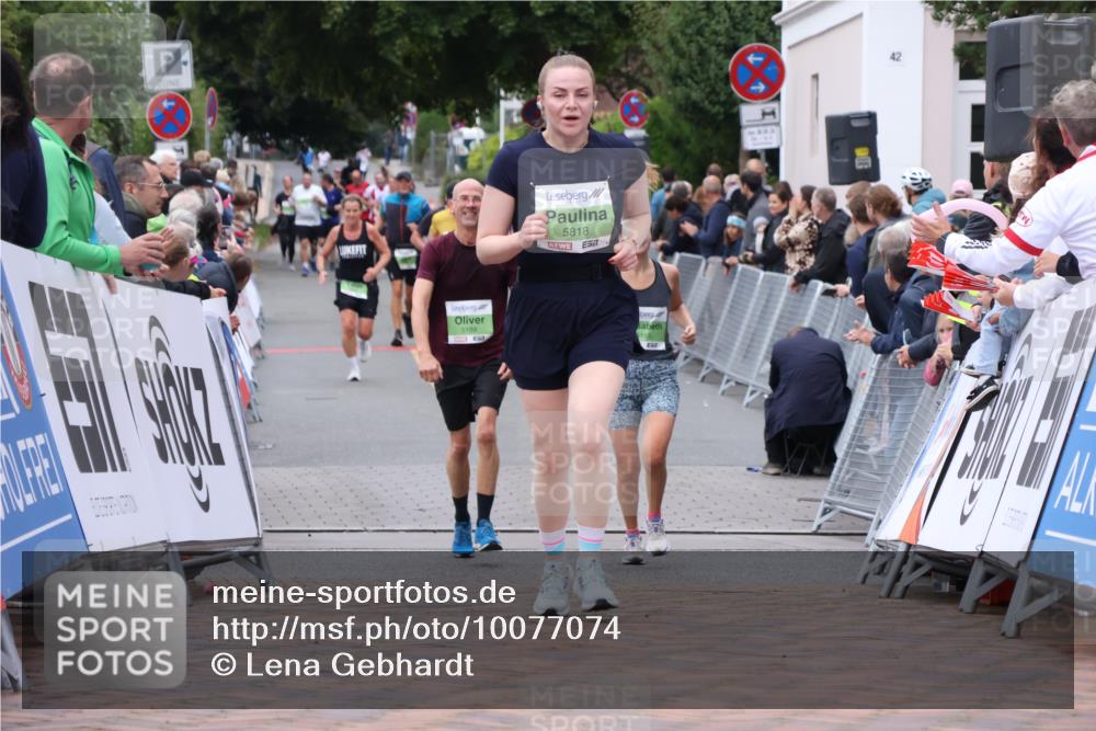 30.08.2026 - Blankeneser Heldenlauf Lena Gebhardt http://msf.ph/oto/10077074 30.08.2026 10:35:56 Ziel 5564, 5764, 5818 meine-sportfotos.de