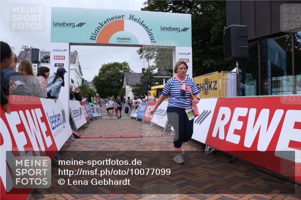 30.08.2026 - Blankeneser Heldenlauf Lena Gebhardt http://msf.ph/oto/10077099 30.08.2026 10:36:17 Ziel 5117, 5317, 5394, 5435, 5699 meine-sportfotos.de