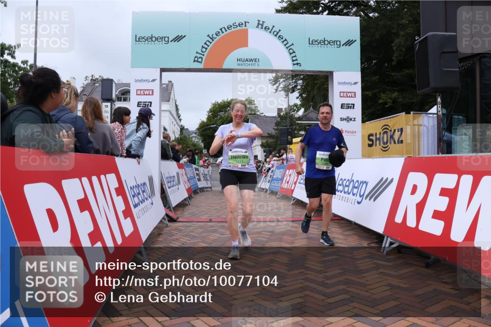 30.08.2026 - Blankeneser Heldenlauf Lena Gebhardt http://msf.ph/oto/10077104 30.08.2026 10:36:21 Ziel 5117, 5317, 5394, 5479, 5654, 5699 meine-sportfotos.de