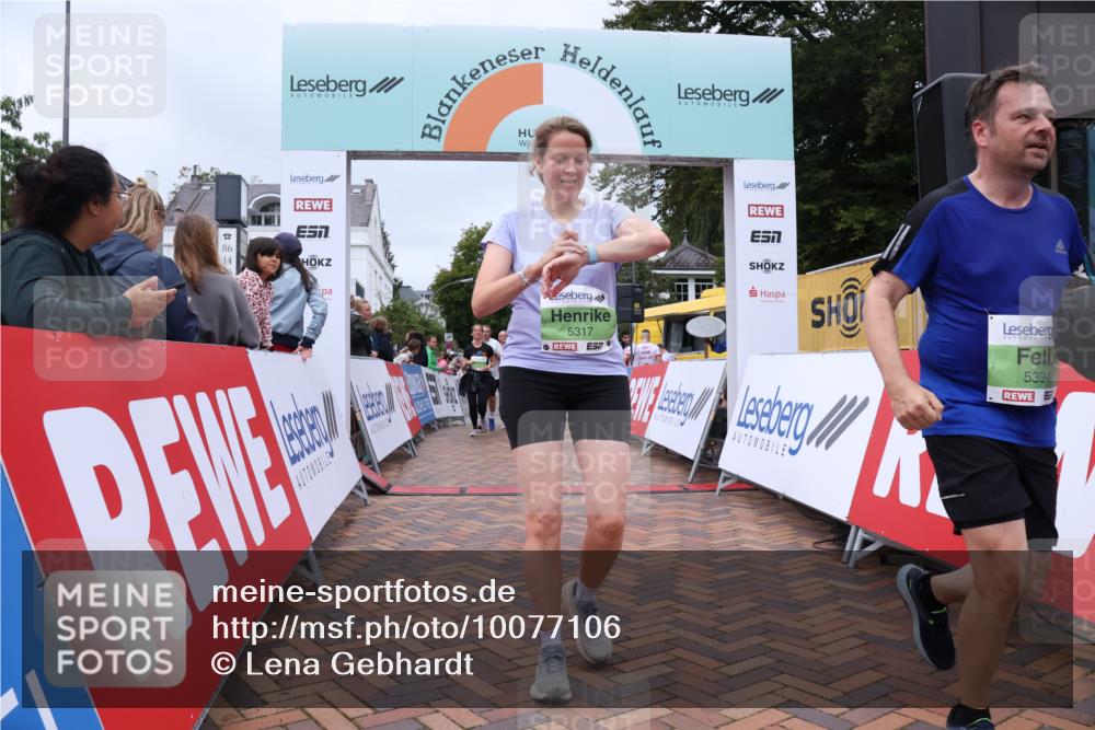 30.08.2026 - Blankeneser Heldenlauf Lena Gebhardt http://msf.ph/oto/10077106 30.08.2026 10:36:22 Ziel 5117, 5317, 5394, 5479, 5580, 5582, 5654, 5815 meine-sportfotos.de