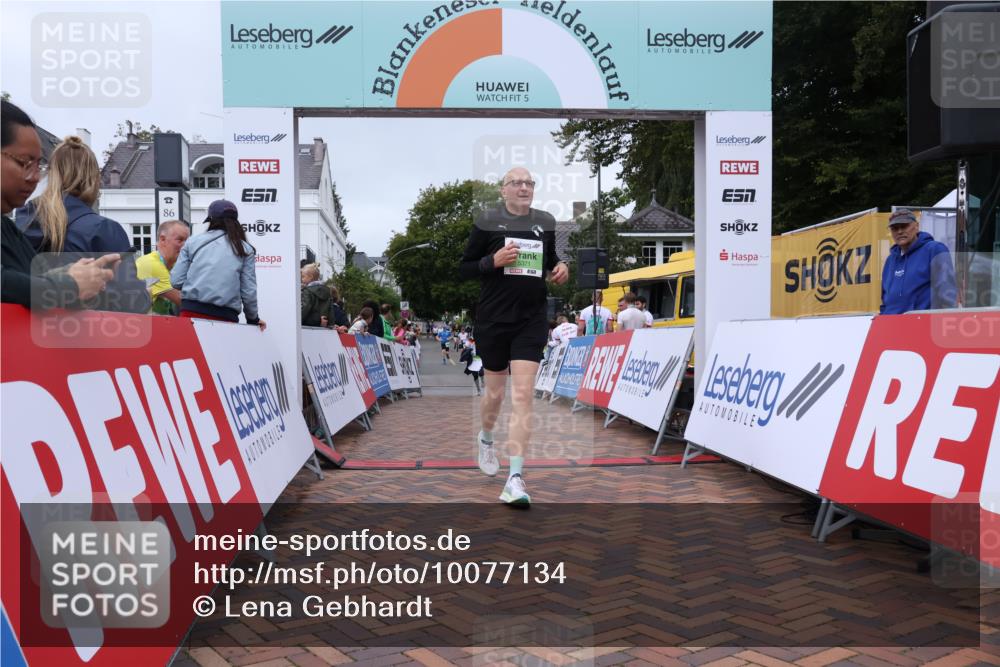 30.08.2026 - Blankeneser Heldenlauf Lena Gebhardt http://msf.ph/oto/10077134 30.08.2026 10:36:50 Ziel 5084, 5359, 5371 meine-sportfotos.de
