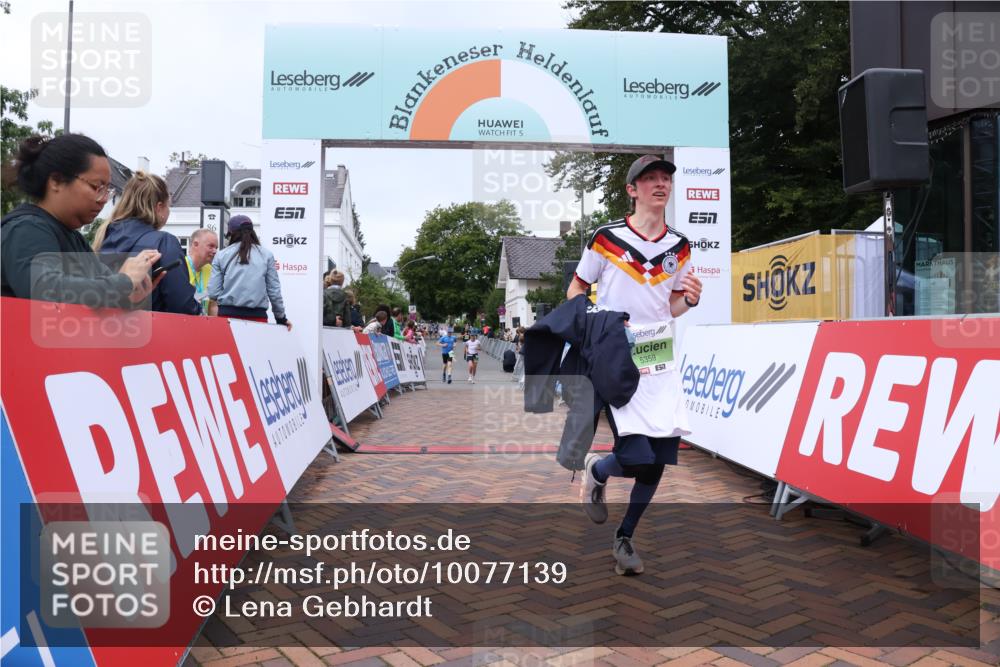30.08.2026 - Blankeneser Heldenlauf Lena Gebhardt http://msf.ph/oto/10077139 30.08.2026 10:36:55 Ziel 5084, 5359, 5371 meine-sportfotos.de