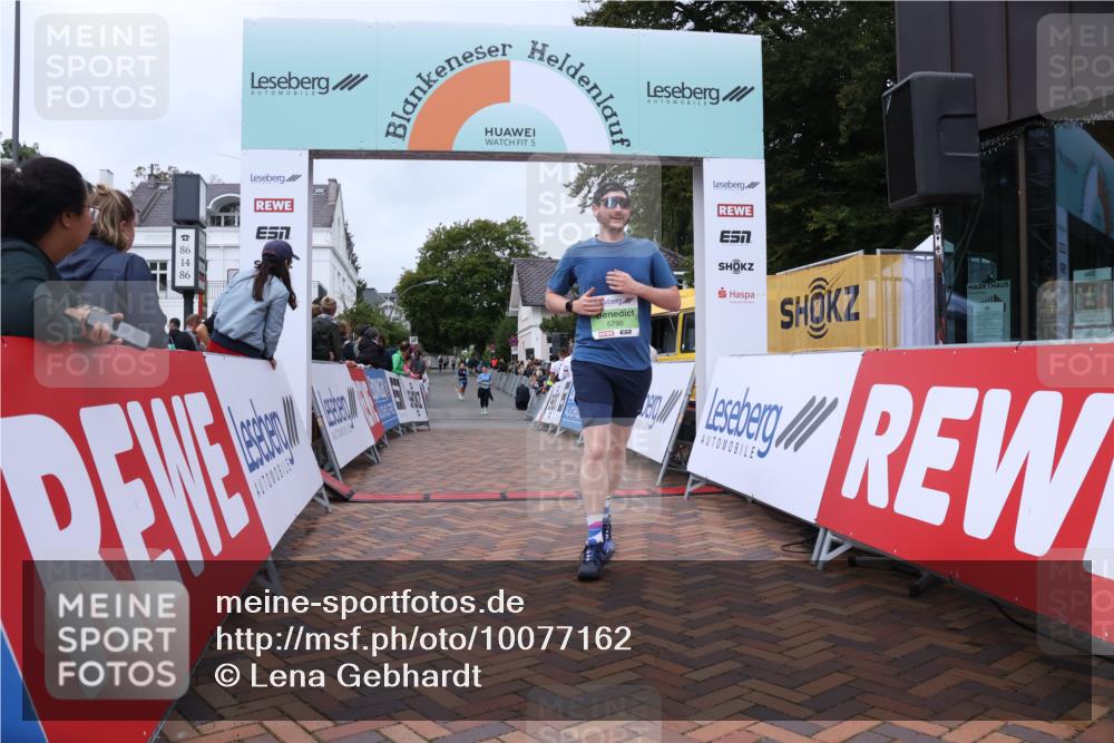30.08.2026 - Blankeneser Heldenlauf Lena Gebhardt http://msf.ph/oto/10077162 30.08.2026 10:37:21 Ziel 5207, 5790, 5817, 5878 meine-sportfotos.de