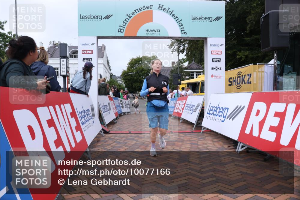 30.08.2026 - Blankeneser Heldenlauf Lena Gebhardt http://msf.ph/oto/10077166 30.08.2026 10:37:29 Ziel 5241, 5771, 5790 meine-sportfotos.de