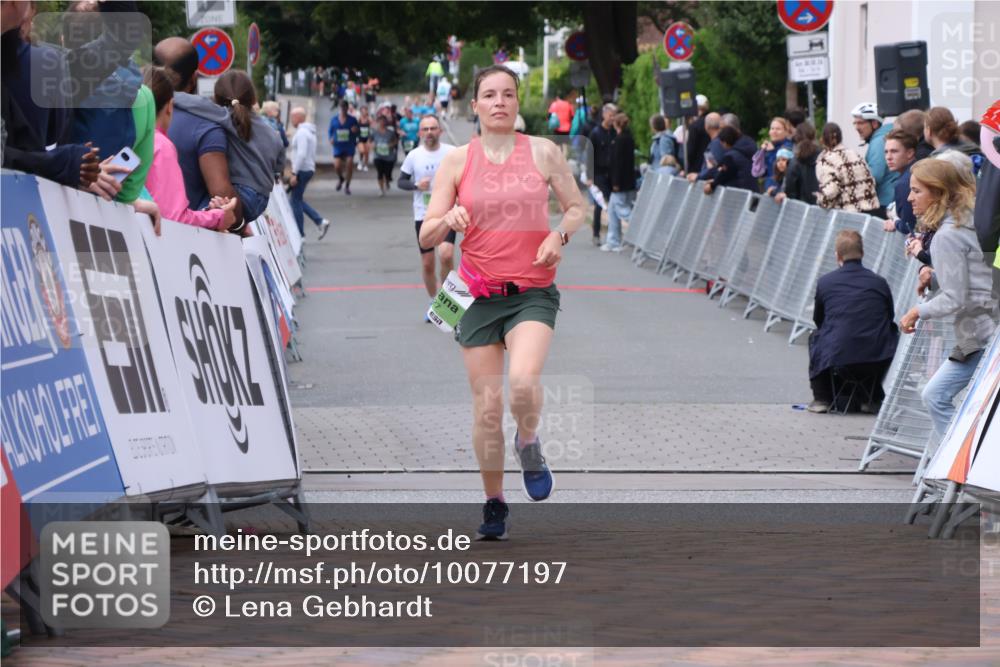 30.08.2026 - Blankeneser Heldenlauf Lena Gebhardt http://msf.ph/oto/10077197 30.08.2026 10:38:20 Ziel 5125, 5127 meine-sportfotos.de