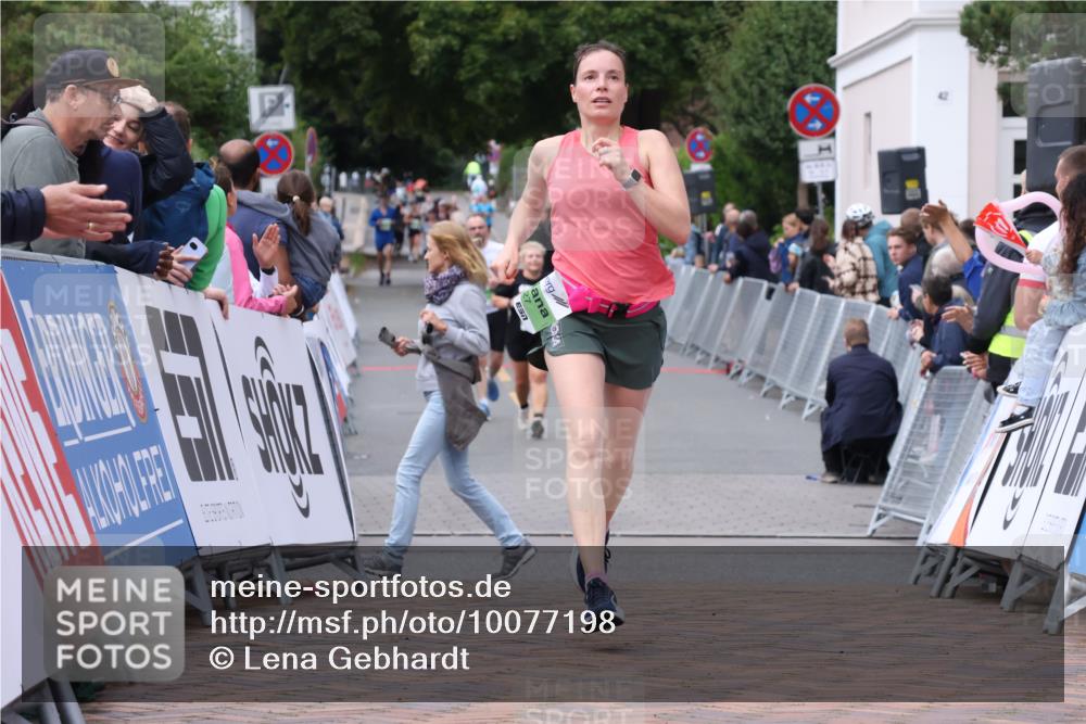 30.08.2026 - Blankeneser Heldenlauf Lena Gebhardt http://msf.ph/oto/10077198 30.08.2026 10:38:21 Ziel 5125, 5127 meine-sportfotos.de