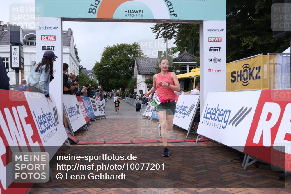 30.08.2026 - Blankeneser Heldenlauf Lena Gebhardt http://msf.ph/oto/10077201 30.08.2026 10:38:24 Ziel 5125, 5127 meine-sportfotos.de