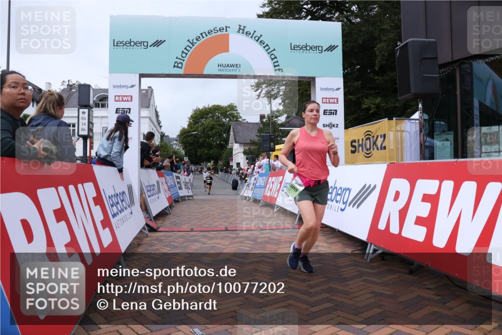 30.08.2026 - Blankeneser Heldenlauf Lena Gebhardt http://msf.ph/oto/10077202 30.08.2026 10:38:24 Ziel 5125, 5127 meine-sportfotos.de