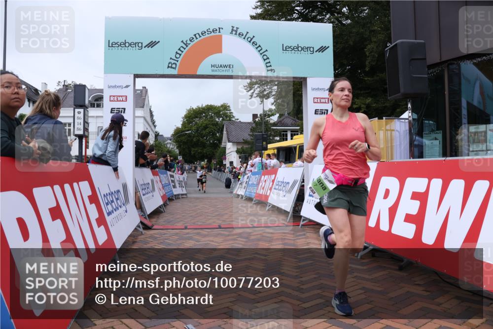 30.08.2026 - Blankeneser Heldenlauf Lena Gebhardt http://msf.ph/oto/10077203 30.08.2026 10:38:24 Ziel 5125, 5127 meine-sportfotos.de
