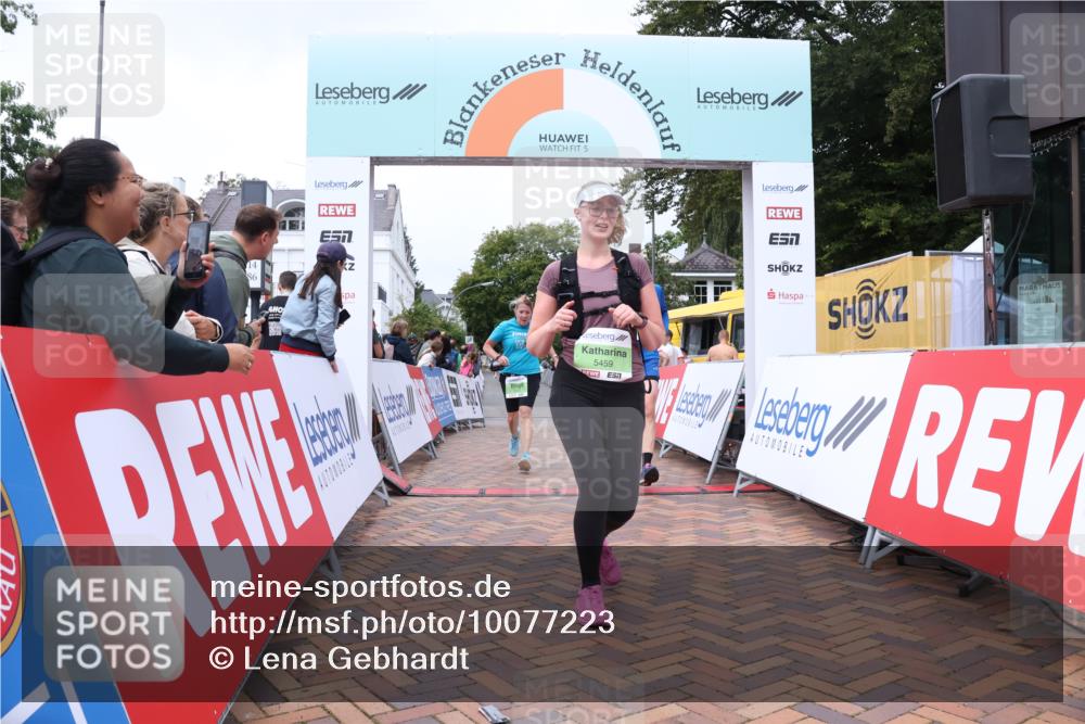 30.08.2026 - Blankeneser Heldenlauf Lena Gebhardt http://msf.ph/oto/10077223 30.08.2026 10:38:57 Ziel 5459, 5513, 5673, 5857 meine-sportfotos.de