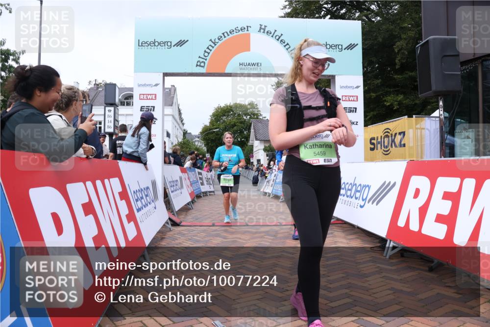 30.08.2026 - Blankeneser Heldenlauf Lena Gebhardt http://msf.ph/oto/10077224 30.08.2026 10:38:57 Ziel 5459, 5513, 5673, 5857 meine-sportfotos.de