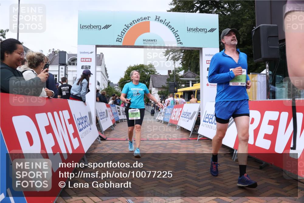 30.08.2026 - Blankeneser Heldenlauf Lena Gebhardt http://msf.ph/oto/10077225 30.08.2026 10:38:58 Ziel 5459, 5513, 5673, 5857 meine-sportfotos.de