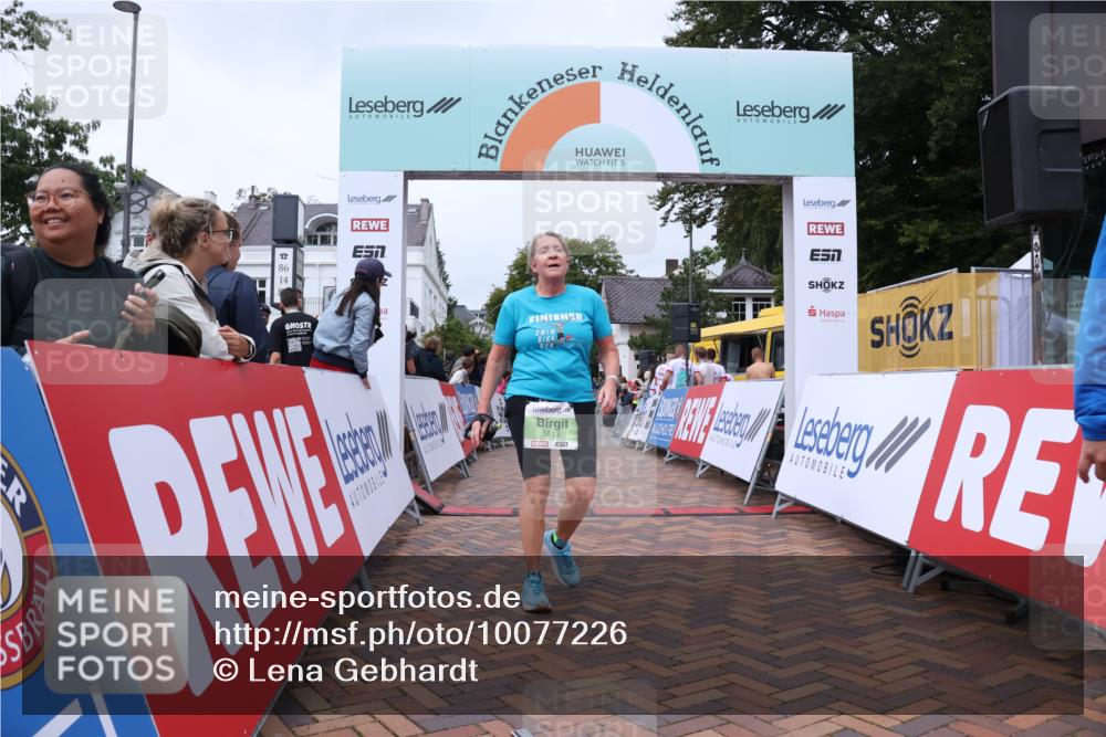 30.08.2026 - Blankeneser Heldenlauf Lena Gebhardt http://msf.ph/oto/10077226 30.08.2026 10:38:59 Ziel 5459, 5513, 5673, 5857 meine-sportfotos.de