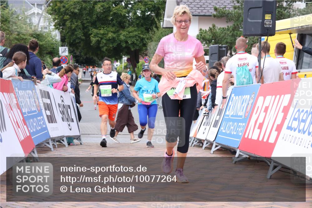 30.08.2026 - Blankeneser Heldenlauf Lena Gebhardt http://msf.ph/oto/10077264 30.08.2026 10:39:37 Ziel 5782, 5829, 5830 meine-sportfotos.de