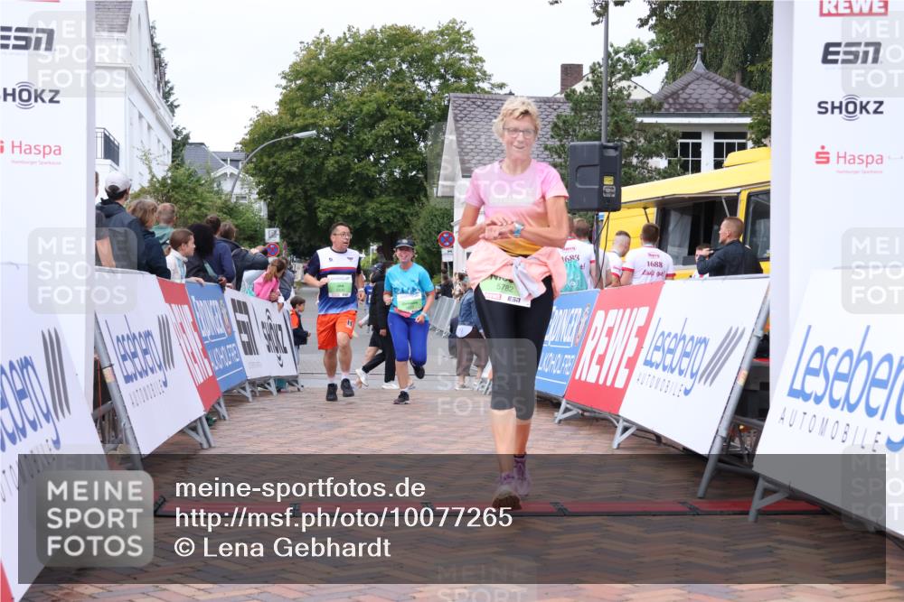 30.08.2026 - Blankeneser Heldenlauf Lena Gebhardt http://msf.ph/oto/10077265 30.08.2026 10:39:38 Ziel 5782, 5829, 5830 meine-sportfotos.de