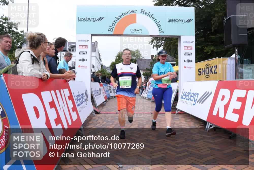 30.08.2026 - Blankeneser Heldenlauf Lena Gebhardt http://msf.ph/oto/10077269 30.08.2026 10:39:41 Ziel 5782, 5829, 5830 meine-sportfotos.de