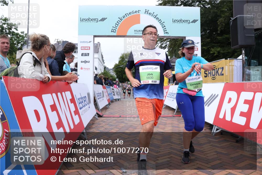 30.08.2026 - Blankeneser Heldenlauf Lena Gebhardt http://msf.ph/oto/10077270 30.08.2026 10:39:42 Ziel 5782, 5829, 5830 meine-sportfotos.de