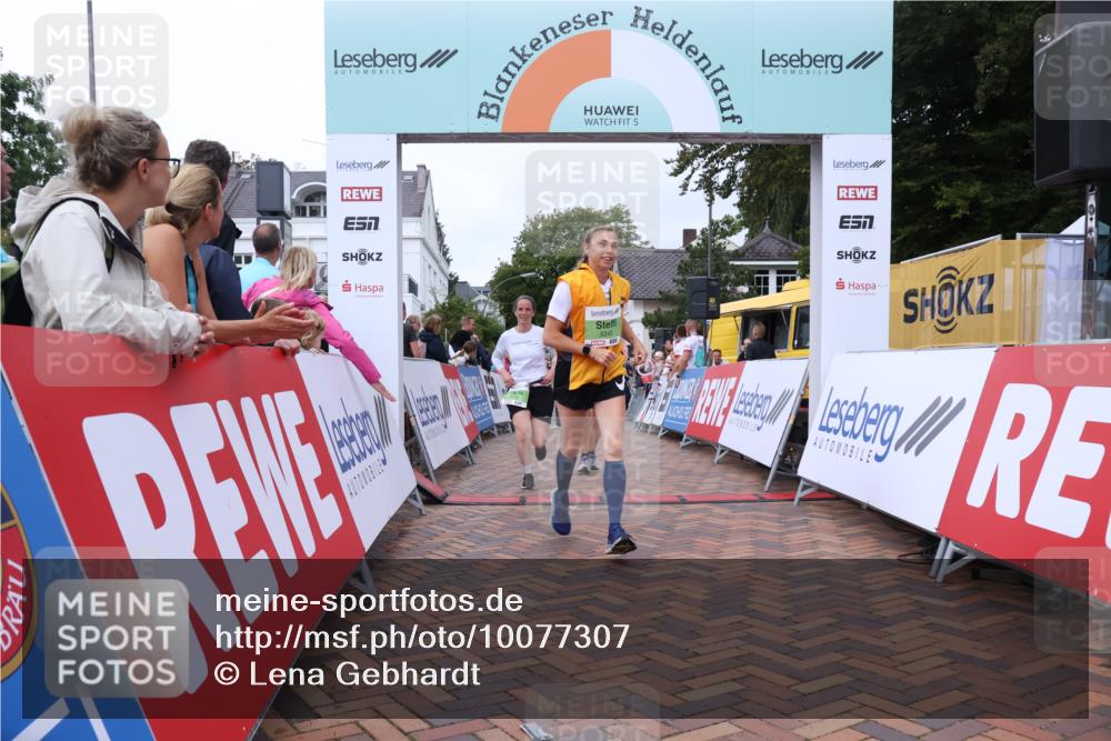 30.08.2026 - Blankeneser Heldenlauf Lena Gebhardt http://msf.ph/oto/10077307 30.08.2026 10:40:10 Ziel 5143, 5345, 5440, 5447, 5668, 5669 meine-sportfotos.de