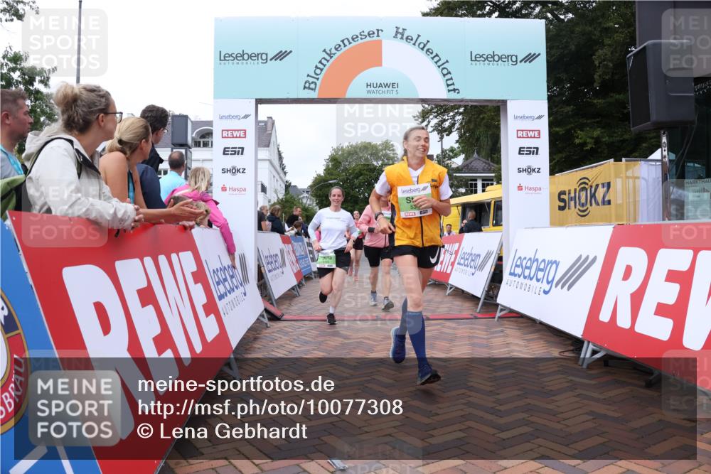 30.08.2026 - Blankeneser Heldenlauf Lena Gebhardt http://msf.ph/oto/10077308 30.08.2026 10:40:11 Ziel 5143, 5345, 5440, 5447, 5669 meine-sportfotos.de