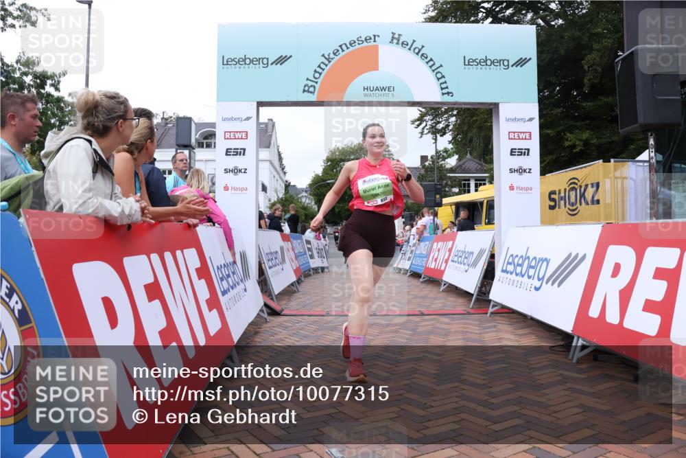 30.08.2026 - Blankeneser Heldenlauf Lena Gebhardt http://msf.ph/oto/10077315 30.08.2026 10:40:14 Ziel 5143, 5345, 5440, 5447 meine-sportfotos.de