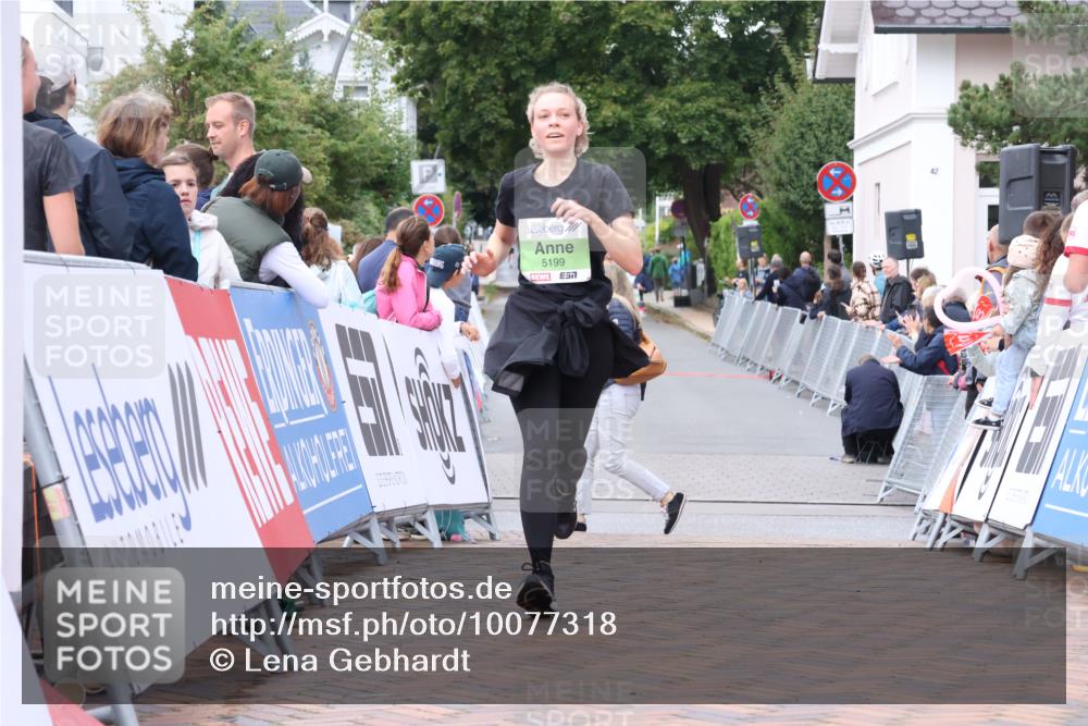 30.08.2026 - Blankeneser Heldenlauf Lena Gebhardt http://msf.ph/oto/10077318 30.08.2026 10:40:19 Ziel 5143, 5199, 5440, 5447 meine-sportfotos.de