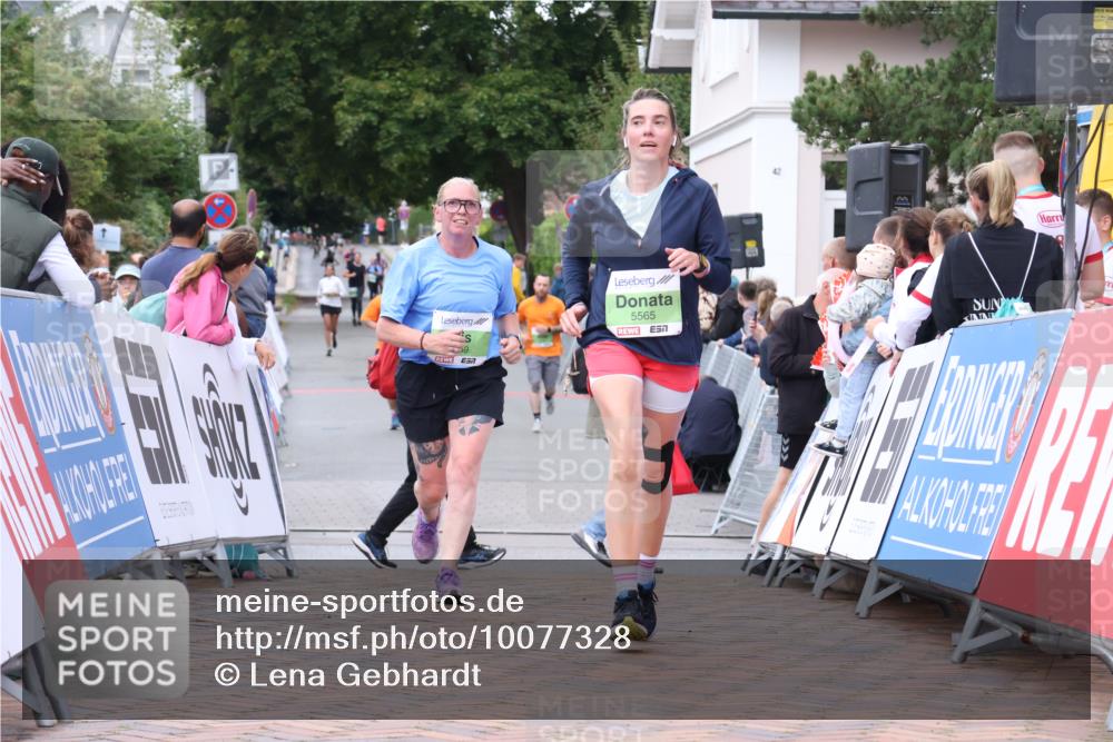 30.08.2026 - Blankeneser Heldenlauf Lena Gebhardt http://msf.ph/oto/10077328 30.08.2026 10:40:35 Ziel 5281, 5559, 5565 meine-sportfotos.de